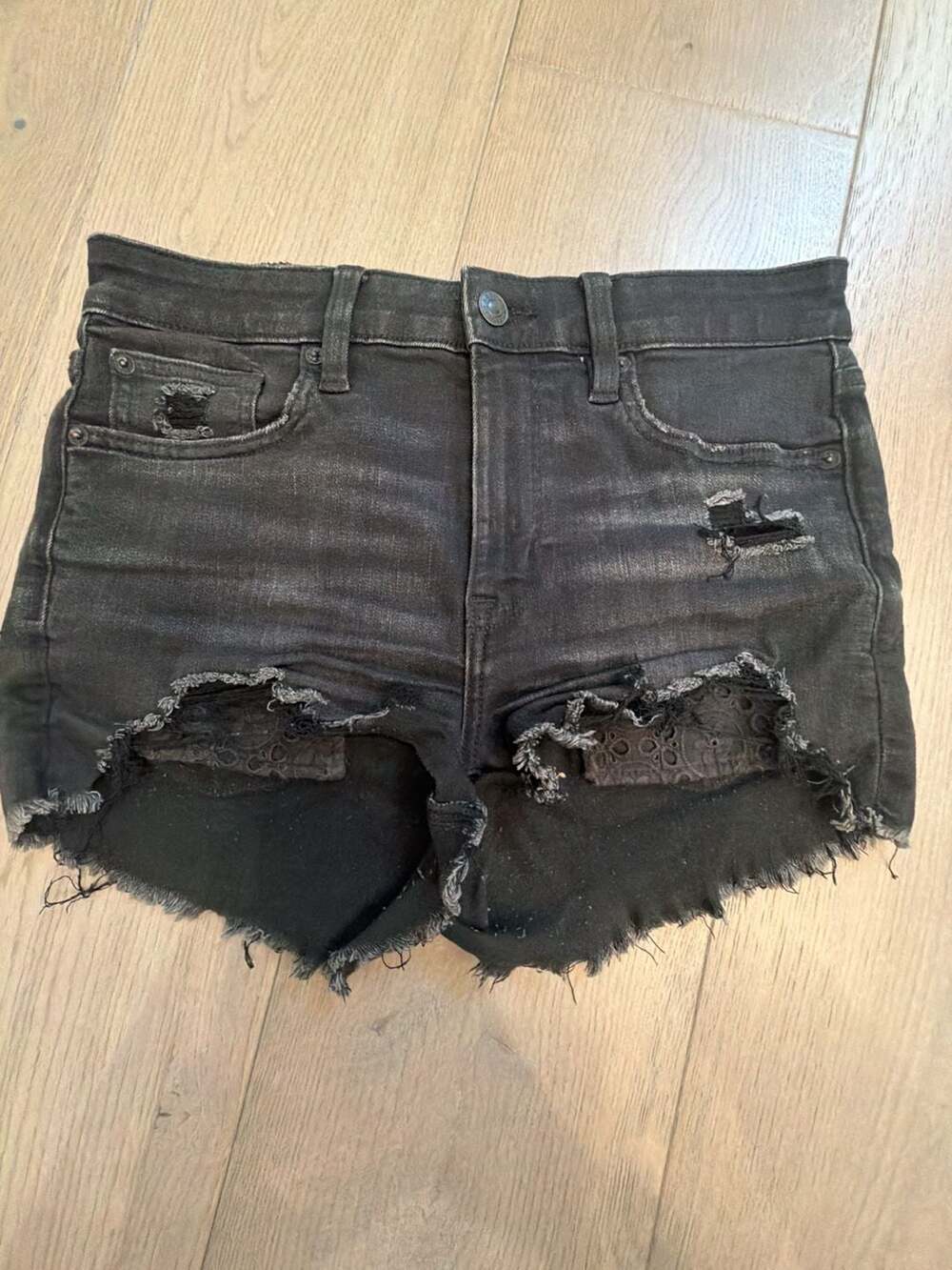 American Eagle Size 6 Black Distressed Denim Shorts